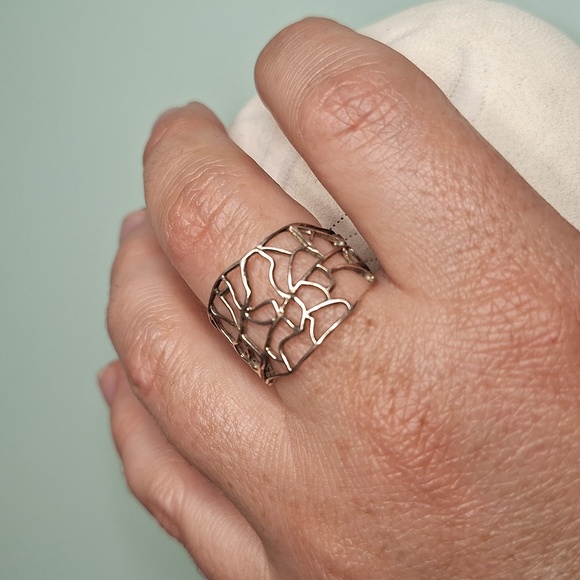 Abstract Black Metal Ring - Picture 6 of 6